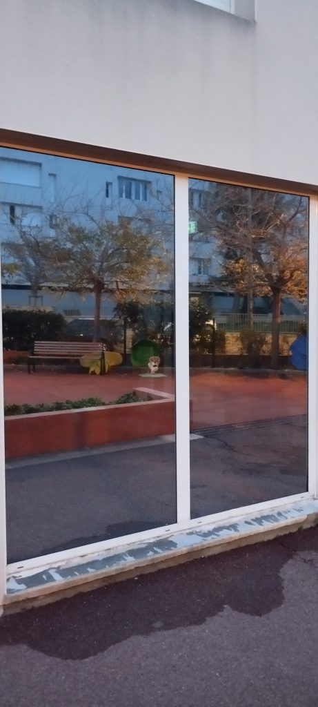 Aprés pose de film solaire anti U.V Occultant, obligation des crèches plan vigipirate à Bastia