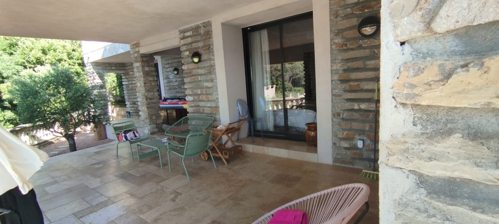Avant pose de Film thermique anti-UV , à Miomo sur l'ensemble d'une villa bord de mer (2)