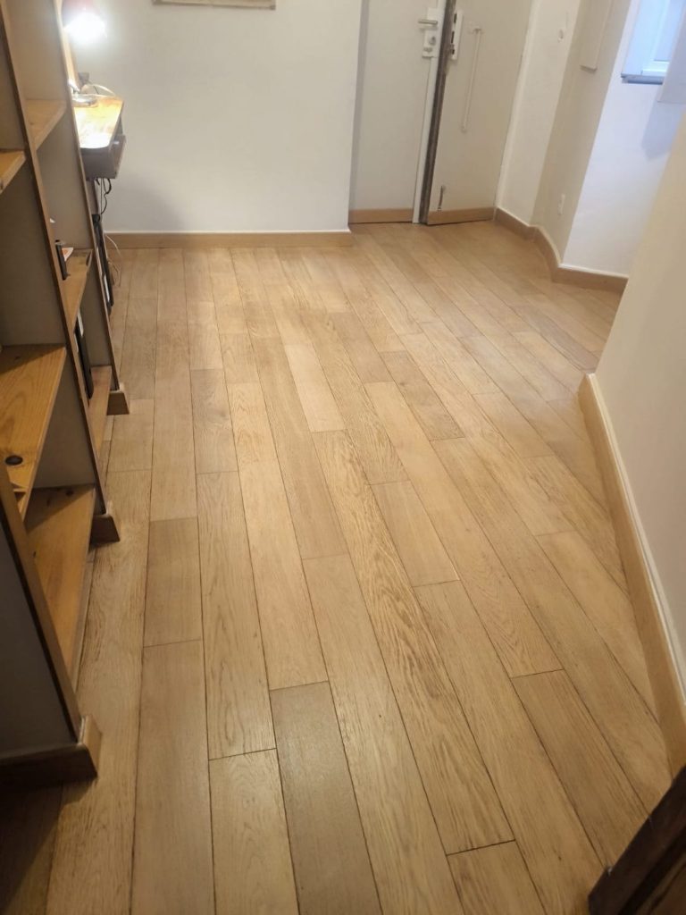 Parquet controcollé aprés rénovation et traiment par vitrification effet satiné, à Bastia