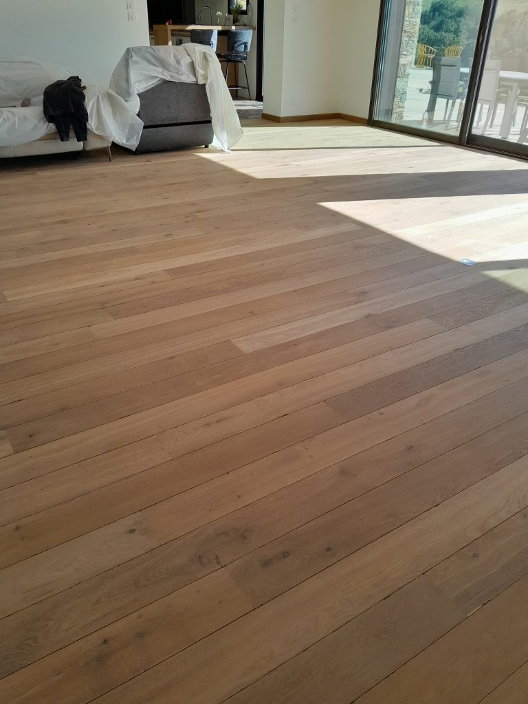 parquet chêne massif entièrement ponçé avnt traitement à Oletta