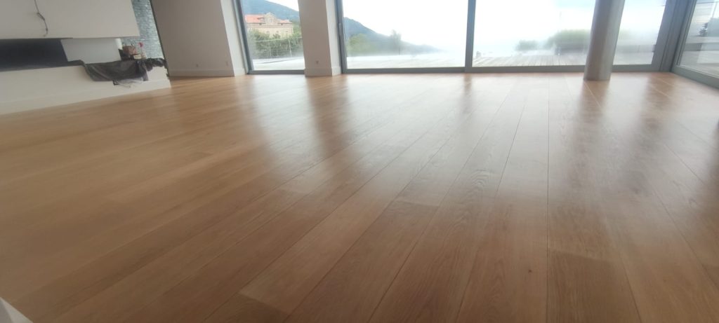 Aprés rénovation avec traitement par vitrification, parquet controcollé à Cardo
