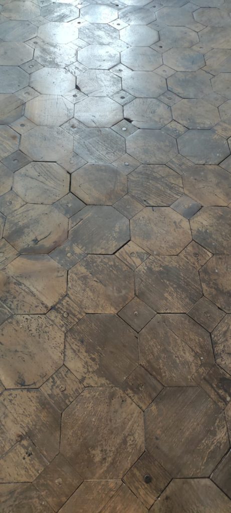 Avant Rénovation Parquet dalles de Versaille en Merisier du début siècle a Bastia