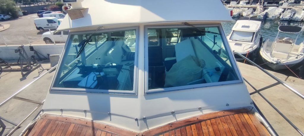 Vitrages avant pose films bateau ancien Port de Toga Corse