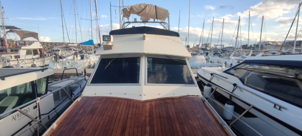 Vitrages bateau ancien aprés pose intérieur film teinté noir port de Toga Corse