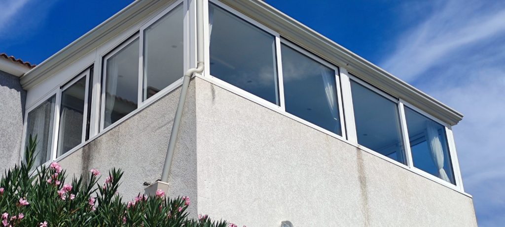 Vue extérieure véranda sans films anti-UV posés à Pietrabugnu par Caps-2B