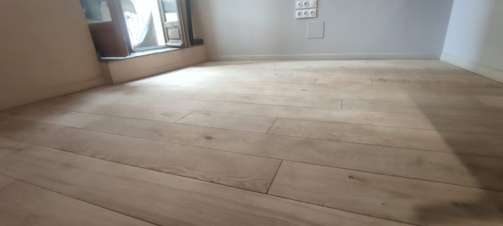 Parquet chêne après ponçage minutieux avant vitrification à Bastia par Caps-2B
