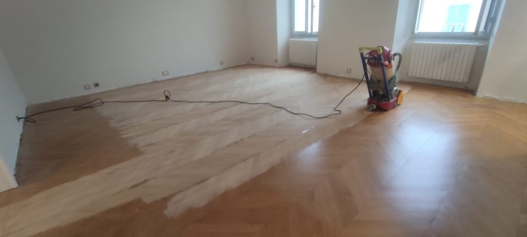 Parquet chêne Point de Hongrie vitrifié finition satinée appartement Bastia par Caps-2B