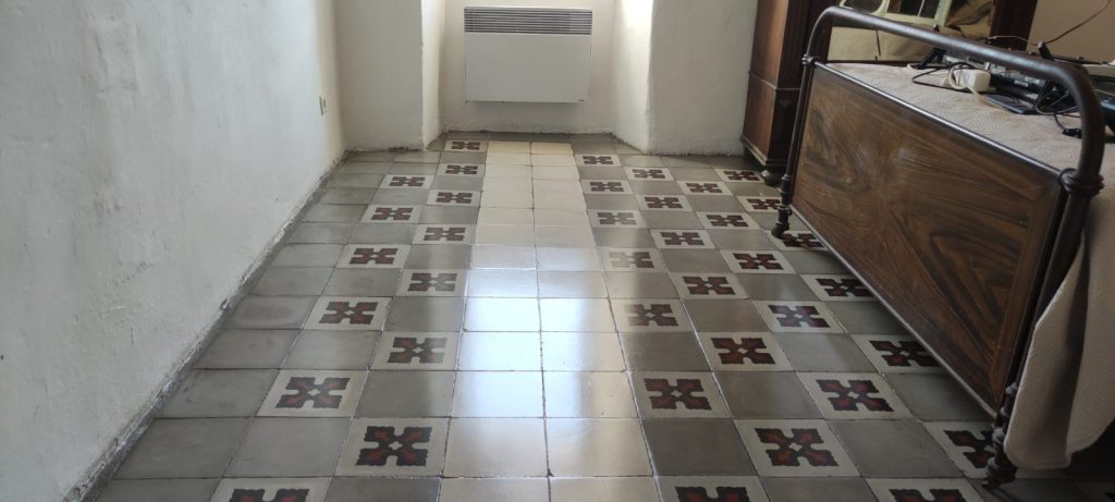 Restauration complète de carreaux de ciment anciens avec joints refaits à Corbara par Caps-2B