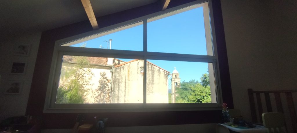 Vue intérieure avec films anti-chaleur installés à Tavera par Caps-2B