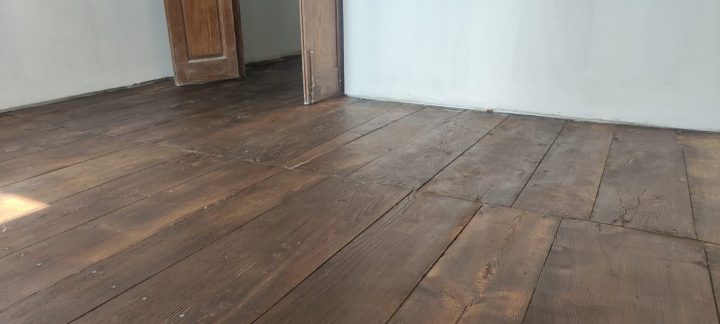 Plancher en châtaignier rénové avec finition huilée à Murato par Caps-2B