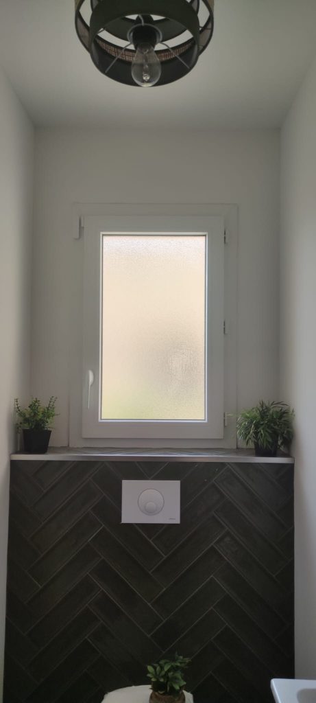 apres renovation film solaire depoli interieur sanitaires fenetre Vescovato intimite lumiere naturelle
