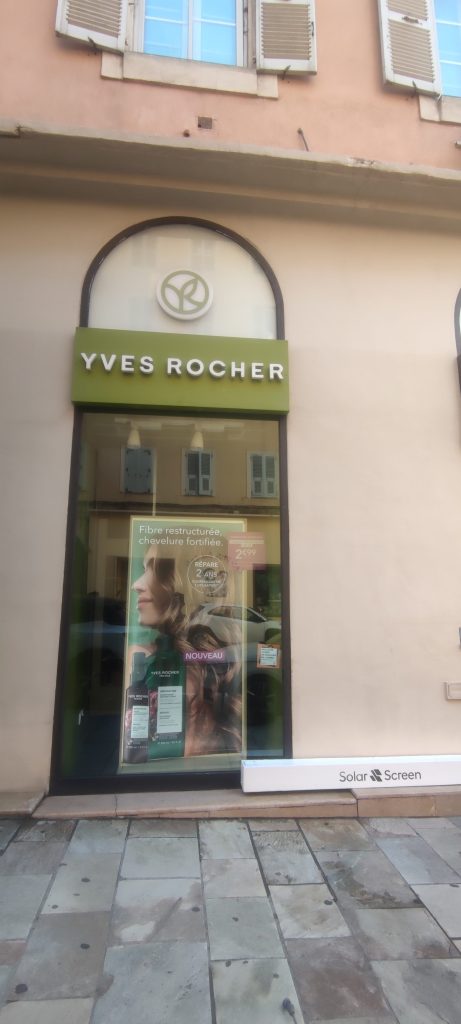 apres renovation pose film solaire Clarity 33 XC vitrine Yves Rocher Bastia Solar Screen
