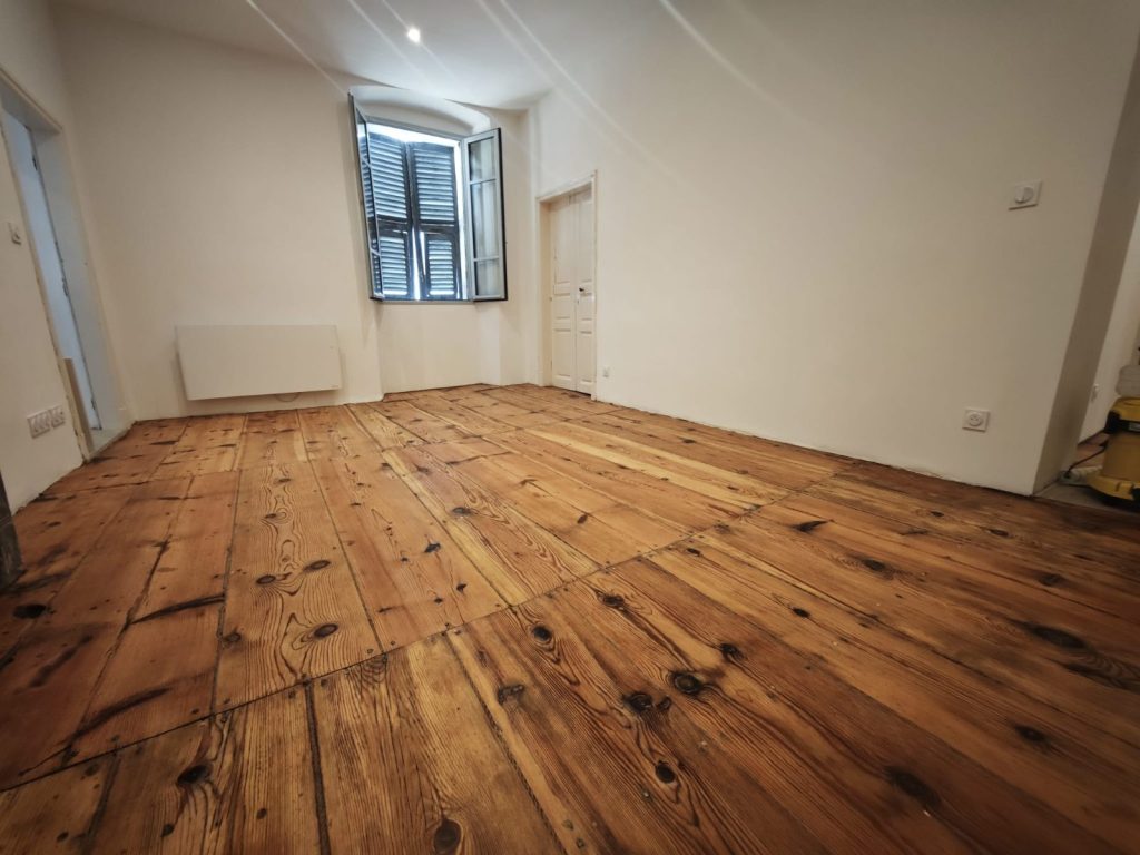 apres renovation plancher pin 200 ans ponce vitrifie Corte resultat final