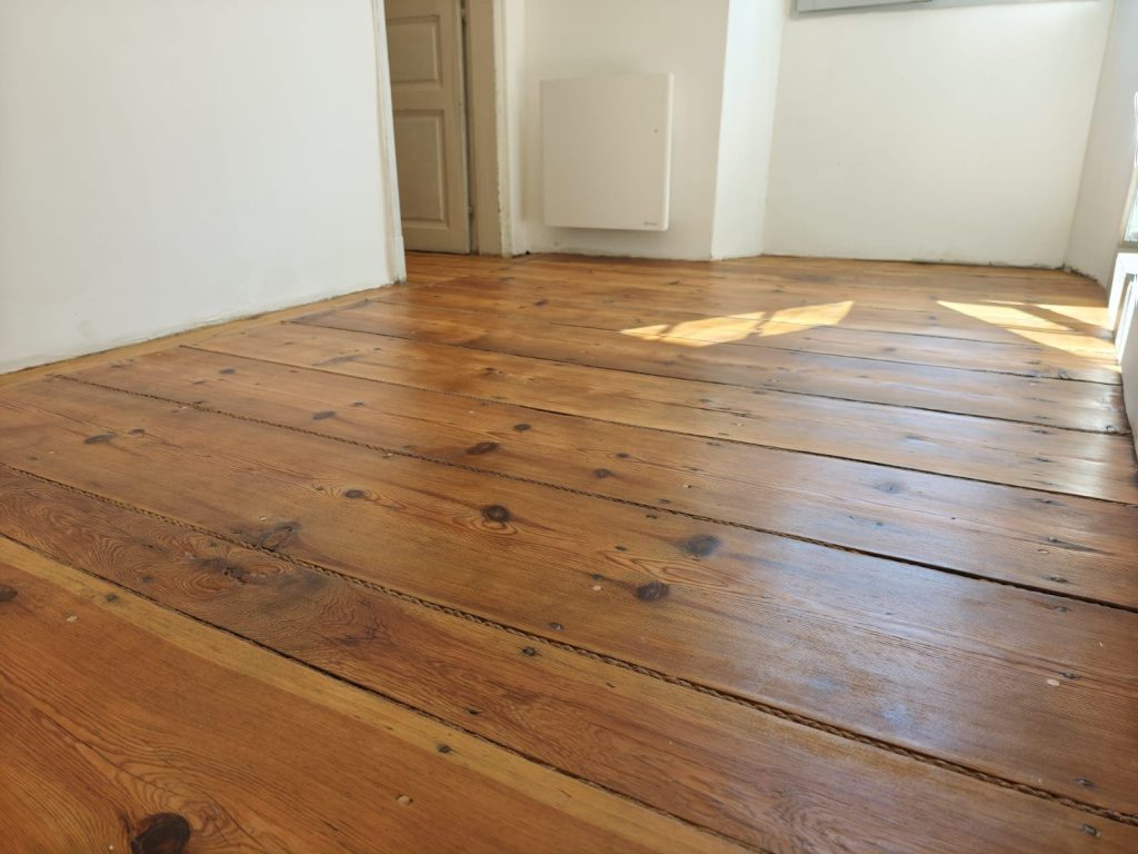 apres renovation plancher pin large lame ponce vitrifie Corte resultat
