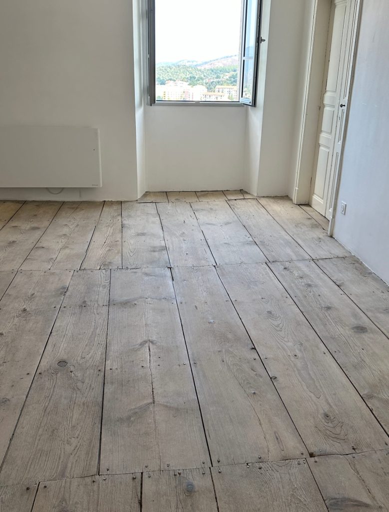 avant renovation plancher pin ancien grise Corte etat initial