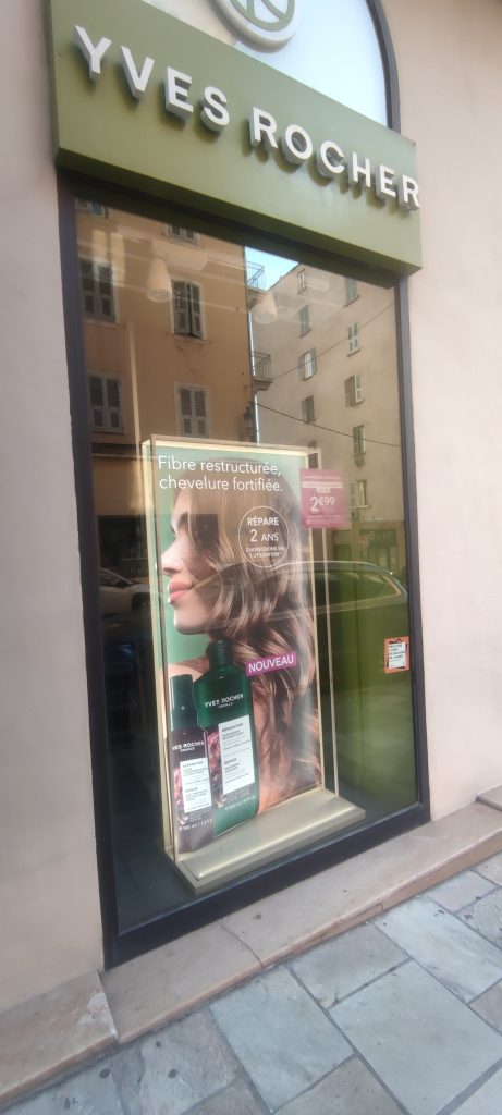 avant renovation vitrine Yves Rocher Bastia sans film solaire protection UV