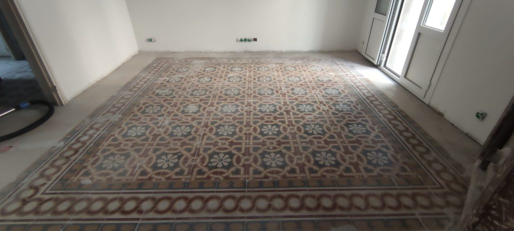 avant renovation sol terrazzo imprime terne encroute appartement Bastia Caps-2B
